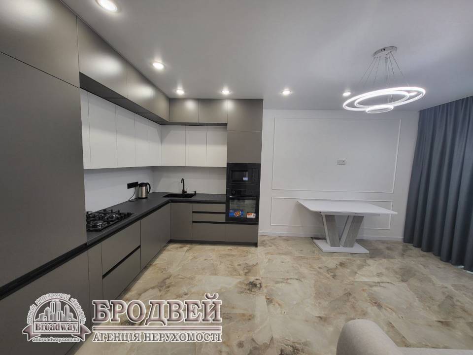 1000variantiv Real Estate