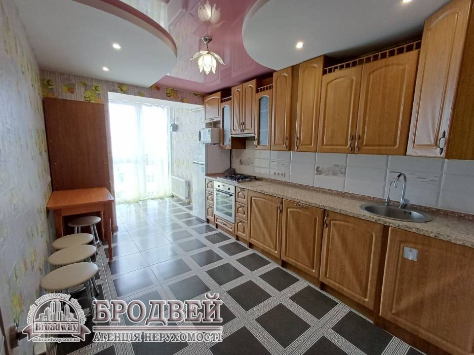 1000variantiv Real Estate